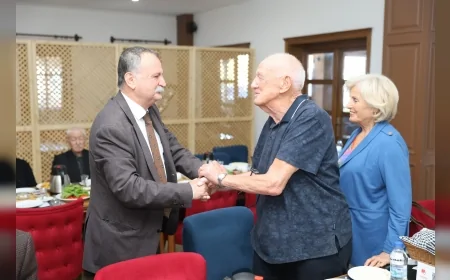 Yunusemre Belediye Başkanı Semih Balaban: "1 Ekim’i yaş alıp yaşlanmayanlar günü olarak görüyoruz"