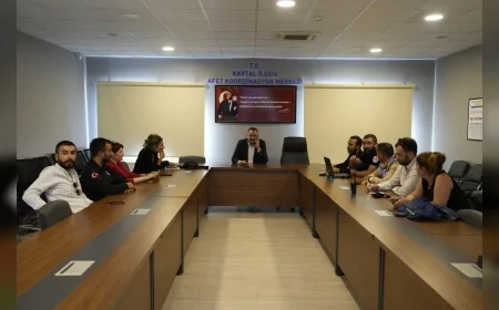 Marmara Ereğlisi açıklarında meydana gelen 5.3 büyüklüğündeki deprem sonrası Kartal’da acil değerlendirme yapıldı