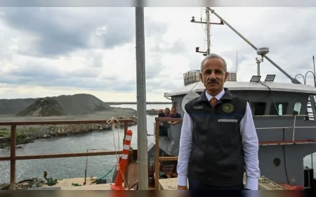 Ulaştırma Bakanı Abdulkadir Uraloğlu: "RAPID gemisinden 35 metreküp yakıtı denize sızmadan tahliye ettik"