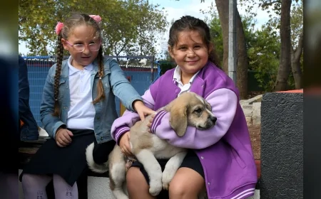 Kuşadası’nda minik öğrencilerden barınaktaki hayvanlara Dünya Hayvanları Koruma Günü ziyareti