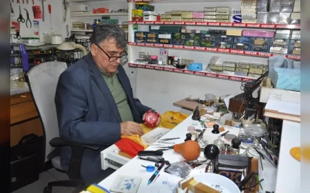 Yarım asırlık saat ustası Serdar Gencer: "Belki de son kuşak olarak Ereğli halkına hizmet veriyorum"