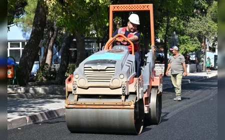 Kırkağaç’ta 5 Bin Ton Sıcak Asfalt Serimiyle 2 Bin 700 Metrelik Yeni Yol Yapılıyor