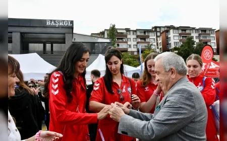 Nilüfer Belediyespor Eker yeni sezon öncesi taraftarıyla buluştu, Başkan Özdemir destek çağrısı yaptı