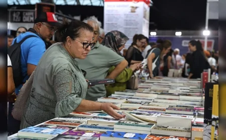 Zülfü Livaneli: “Derinden bir edebiyatçı insana inanır, insanlık bir gün karanlığı yenecek”