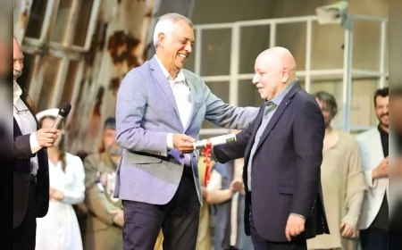 Bursa Şehir Tiyatrosu 2025-2026 sezonuna Ken Kesey’in “Guguk Kuşu” uyarlamasıyla başladı