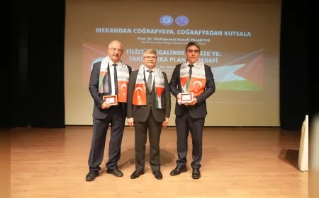 Ege Üniversitesinde Gazze’nin kutsal direnişi panelde ele alındı: “Bir coğrafyadan insanlık davasına”