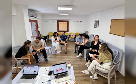 İzmir’de gençlere yönelik “Keşif Atölyeleri” başladı: Düşünce hataları ve öz sabotaj ele alındı