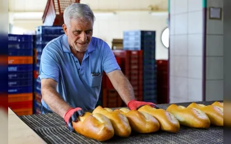 Karabağlar’da dayanışma büyüyor: Belediyeden ihtiyaç sahiplerine ücretsiz ekmek desteği