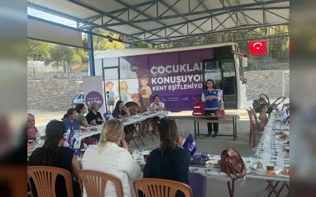 Muğla Büyükşehir Belediyesi’nin Gezici Da(Ya)Nışma Otobüsü Kırsalda Kadınlar ve Çocuklarla Buluşuyor