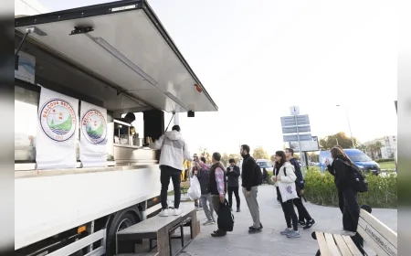 Balçova Belediyesi soğuk sabahlarda metro durağında sıcak çorba ikramı başlattı