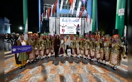 Fethiye’de Uluslararası Halk Oyunları Festivali kültür ve dostluğu buluşturdu