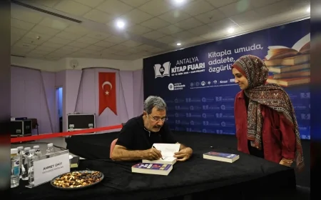 Ahmet Ümit: "Antalya’ya her geldiğimde çok mutlu oluyorum ama bir yandan da buruk hissediyorum"