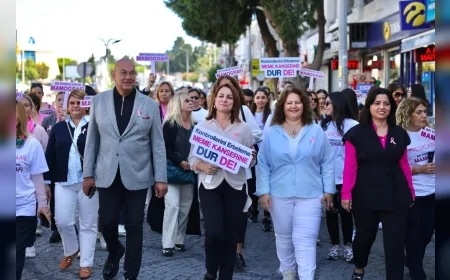 Çeşme’de Meme Kanseri Farkındalığı İçin Yüzlerce Kişi “Sağlığa Pembe Adımlar” Attı