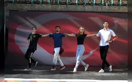 Kuşadası’nda Kardeş Şehirler Gençlik Toplantısı renkli danslarla kapanışa hazırlanıyor