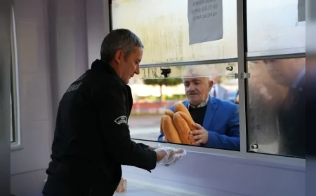 Kemalpaşa’da Halk Ekmek büfelerine yoğun ilgi: Uygun fiyatlı ekmek uygulaması yaygınlaşıyor