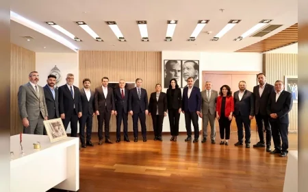 AK Parti Genel Başkan Yardımcısı Zafer Sırakaya’dan Aydın Büyükşehir Belediye Başkanı Özlem Çerçioğlu’na nezaket ziyareti