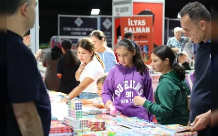 Murat Emir Antalya Kitap Fuarı’nda: “Antalya’nın kültür ve sanat şehri olması gurur verici”