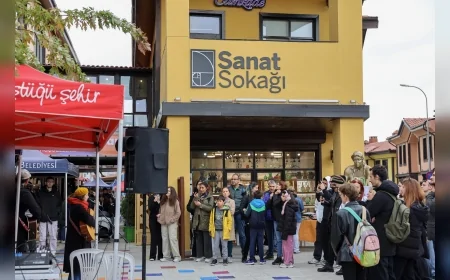 Eskişehir’de “Sokakta Panayır Var” etkinliğiyle Sanat Sokağı’nda renkli ve sanat dolu bir gün yaşandı