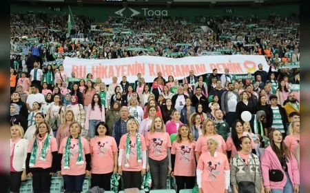 Seden Bozbey: "Tribünlerde hem Bursaspor’a destek verdik hem de meme kanserine dikkat çektik"