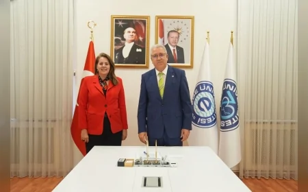 Ege Üniversitesi’nden sağlık çalışanlarını koruyacak yenilik: “Güvenli İlaç Hazırlama Önlüğü” Faydalı Model Belgesi aldı