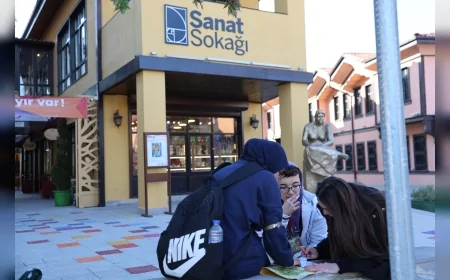 Eskişehir’de üniversitelilere özel “Hazine Avı” etkinliğiyle şehir kültürüne eğlenceli başlangıç