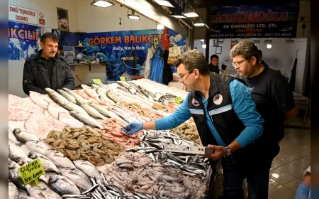 Kuşadası’nda balık pazarına sıkı denetim: Balık boyları tek tek ölçüldü