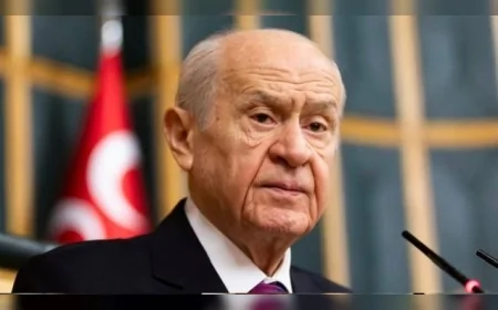 MHP Genel Başkanı Devlet Bahçeli: “Cemevinin ibadethane olarak tescilinde atılgan olmak, engelleri birer birer kaldıracak iradeyi göstermek gerekir”