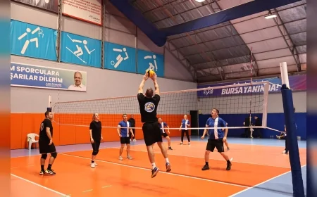 Nilüfer Belediyesi çalışanları “Birimler Arası Voleybol Turnuvası”nda kıyasıya mücadele etti
