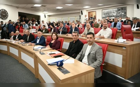 Ömer Günel: “Büyükşehir Belediyesi temel hizmetlerine odaklanmalı, biz Kuşadası’nda yük almaya hazırız”