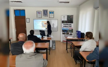 Antalya Büyükşehir Belediyesi'nden çiftçilere yoğun ilgi gören tarımsal eğitimler