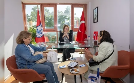 Konak’ta Komşu Buluşmaları Başladı: Başkan Mutlu, “Ortak Akılla Yeni Yol Haritası Oluşturacağız”