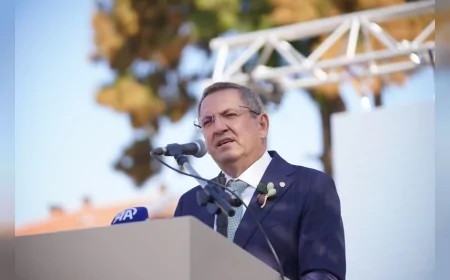 Ayvalık’ta 20. Uluslararası Zeytin Hasat ve Turizm Festivali kortej yürüyüşüyle başladı