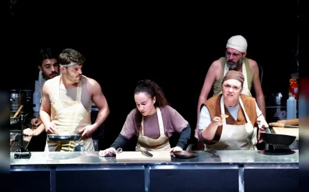 Bornova Belediyesi Şehir Tiyatrosu Yeni Sezonu Roland Schimmelpfennig’in “Altın Ejderha” Oyunuyla Açtı