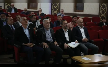 İnegöl’de “Aile Okulu” Seminerleri Başladı: Abdülaziz Yılmaz “Kayıp Nesil; Annesiz Çocuklar, Babasız Evler” Başlığıyla İlk Dersi Verdi