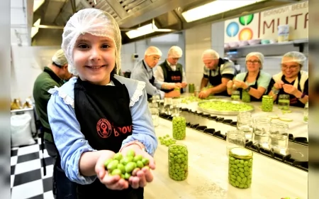 Bornova’da Kadınlar Sağlıklı Gıda Atölyeleri’nde Doğal Üretimi Öğreniyor