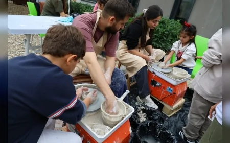 Efes Tarlası Yaşam Köyü’nde Üretici Pazarı Açıldı: Yerel Üreticiler Doğal Ürünlerle Halkla Buluştu