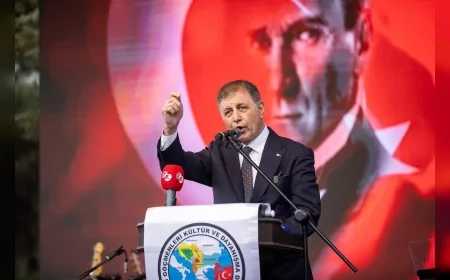 Başkan Cemil Tugay 12. Balkan Şenliği’nin Açılışında: “Yürek Yüreğe, Omuz Omuza Çalışacağız”