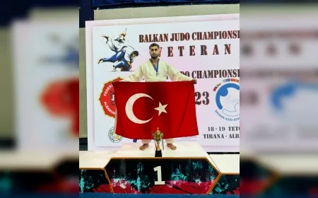 Enes Pınar Bir Ayda İki Kez Balkan Kürsüsüne Çıktı: Yunusemreli Judocu Arnavutluk’ta İki Madalya Kazandı