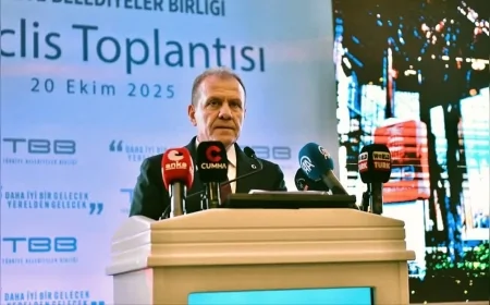 Vahap Seçer: “Geleneksel Belediyecilik Anlayışı Değişmeye Başladı, Gönüllere Girmiş Belediye Başkanları Cezaevinde”