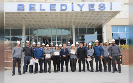 Eğitimlerini Başarıyla Tamamlayan Elazığ Belediyesi Arama Kurtarma Ekibi ELBAK’a Belgeleri Takdim Edildi