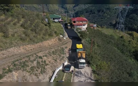 Gölköy’de Üç Mahalleye Bağlantı Sağlayan Yol Asfaltlanıyor: Yıllardır Beklenen Ulaşım Sorunu Çözülüyor