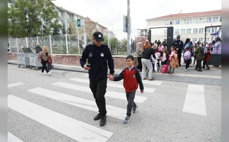 Keçiören Zabıta Ekiplerinden Okul Önlerinde Güvenli Ulaşım ve Trafik Düzenlemesi İçin Yoğun Mesai