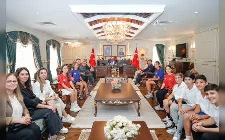 Vali Yavuz Selim Köşger, Anadolu Yıldızlar Ligi Tenis Türkiye Şampiyonası’nda Dereceye Giren Adanalı Sporcuları Kabul Etti