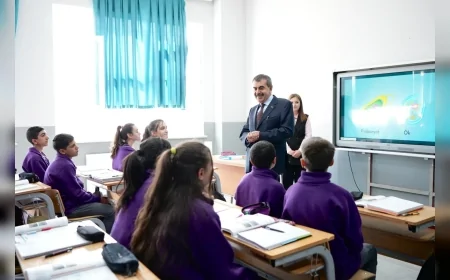 Bakan Yusuf Tekin, Sarıkamış’ta Öğrenci ve Öğretmenlerle Bir Araya Gelerek Eğitim Çalışmalarını Yerinde İnceledi