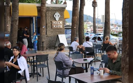 Sonbaharın Ilık Günlerinde Marmarisliler Halk Kafelerde Buluşuyor