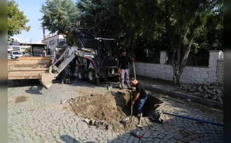 Edremit Belediyesi İlçe Genelinde Altyapı Kaynaklı Yol Bozulmalarını Gideriyor