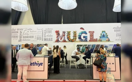 Muğla’nın Turizm Vizyonu Antalya’da Tanıtıldı: Başkan Aras “Muğla’yı Dört Mevsim Yaşanabilir Bir Turizm Kenti Yapmak İçin Çalışıyoruz”