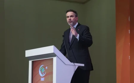 Bakan Bayraktar: “Toplam Kurulu Gücün 5’te 1’i Güneşten, Yenilenebilir Enerji Payı Yükselmeye Devam Ediyor”