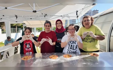 Mersin Büyükşehir’den Engelsiz Yaşam Parkı’nda “Pizza Yapımı Etkinliği”: Özel Gereksinimli Bireyler Mutfağa Girdi