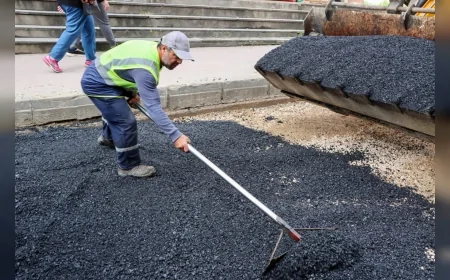 Yalova Belediyesi Doğan Sokak’ta Asfalt Yama Çalışmasıyla Ulaşım Konforunu Artırıyor